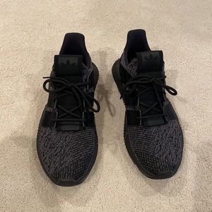 Adidas man sneakers size 10